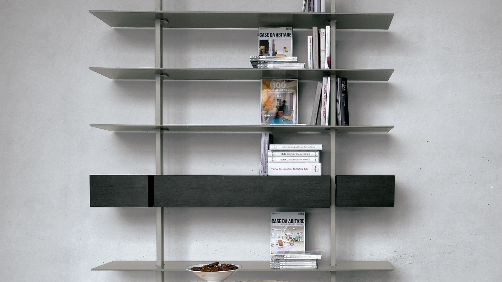 Libreria System configurazione 03 in vetro, HPL rovere nero e alluminio di Extendo