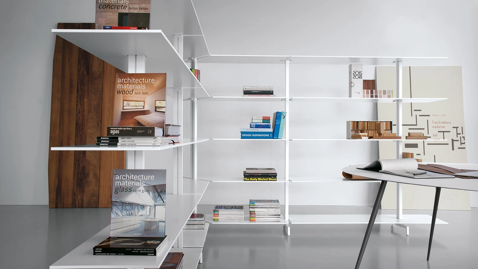 Libreria System configurazione 53 in vetro laccato e alluminio di Extendo