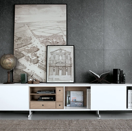 Madia con top in marmo bianco di Carrara e frontali in vetro laccato bianco Monolith configurazione 09 di Extendo