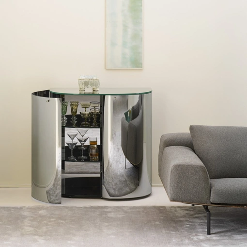 Madia Oltralpe in cristallo specchiato dalle forme curve e morbide di Glas Italia