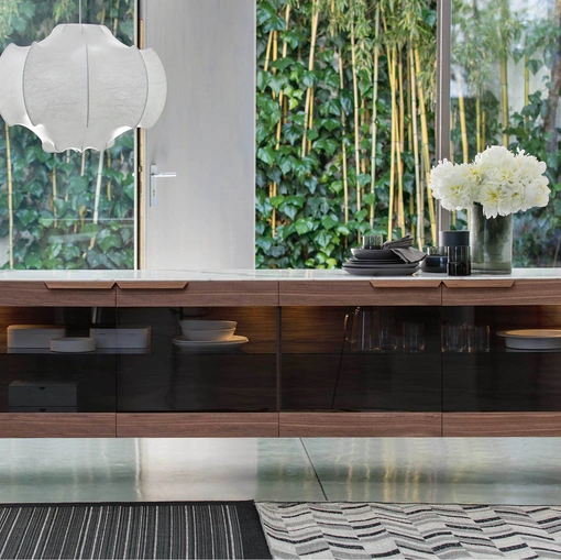 Madia Atlante 04 in noce canaletto e vetro di Porada