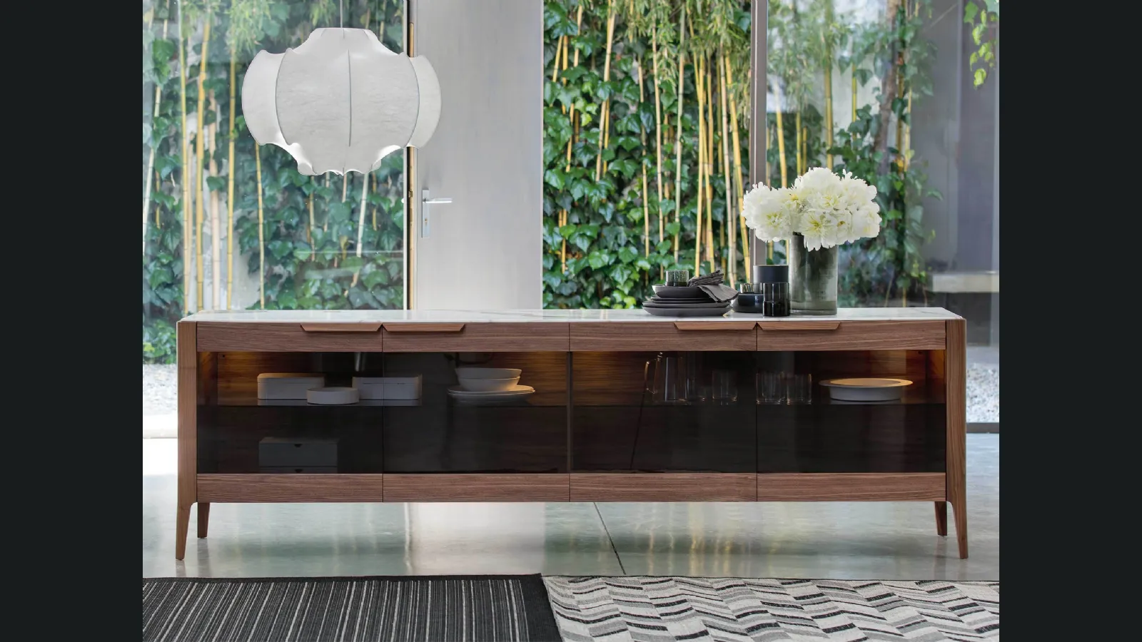 Madia Atlante 04 in noce canaletto e vetro di Porada