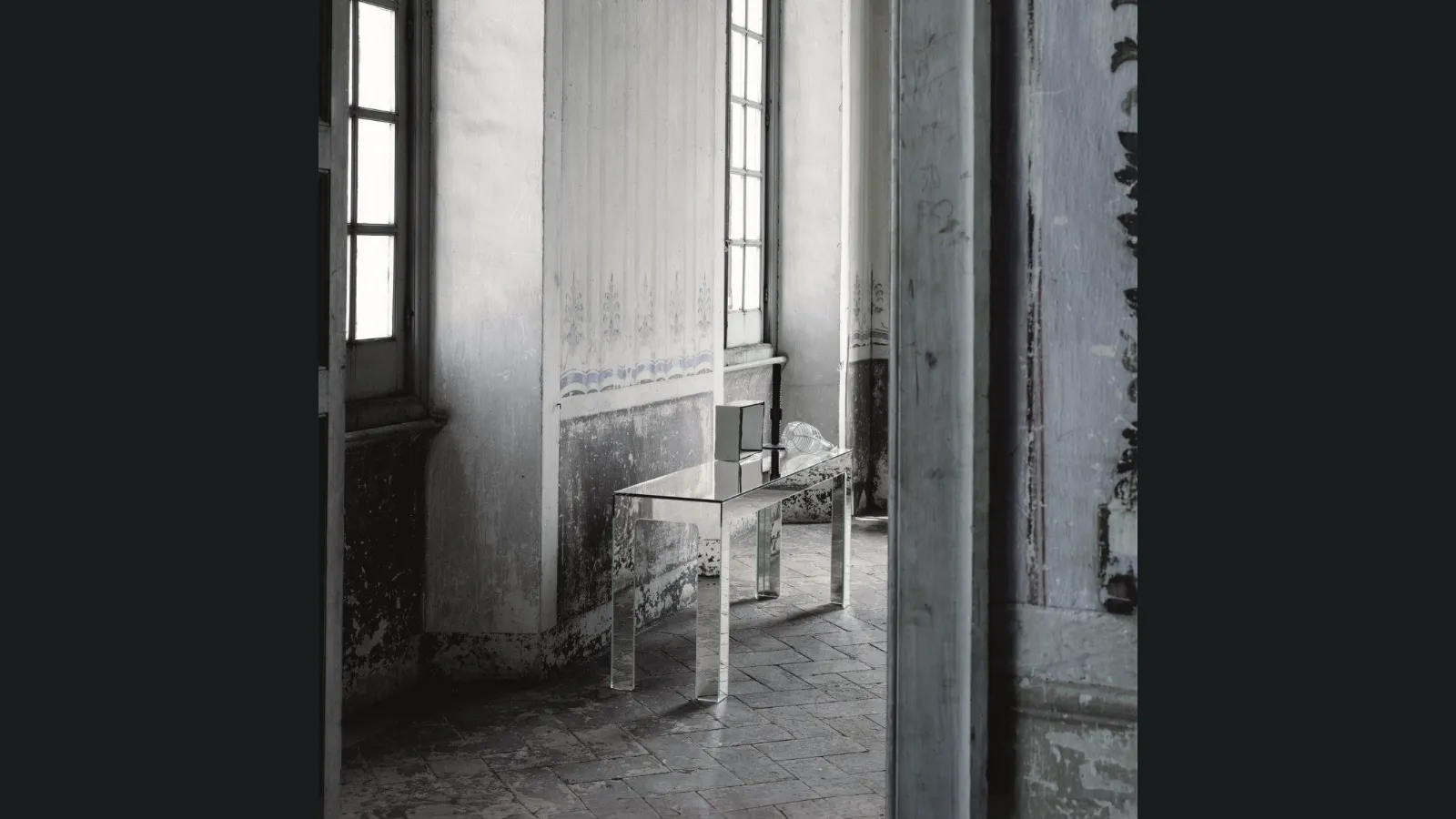 Mobile ingresso Mirror Mirror in cristallo finitura a specchio di Glas Italia