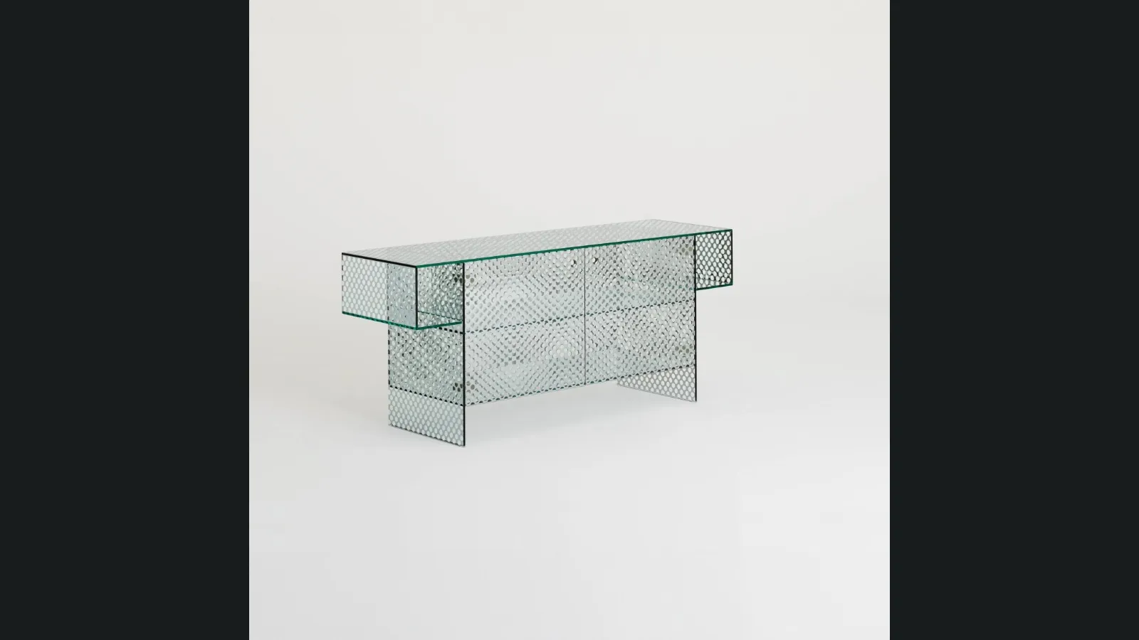 Mobile ingresso Robotin realizzato in cristallo specchiante con pattern decorativo a bolli trasparenti di Glas Italia