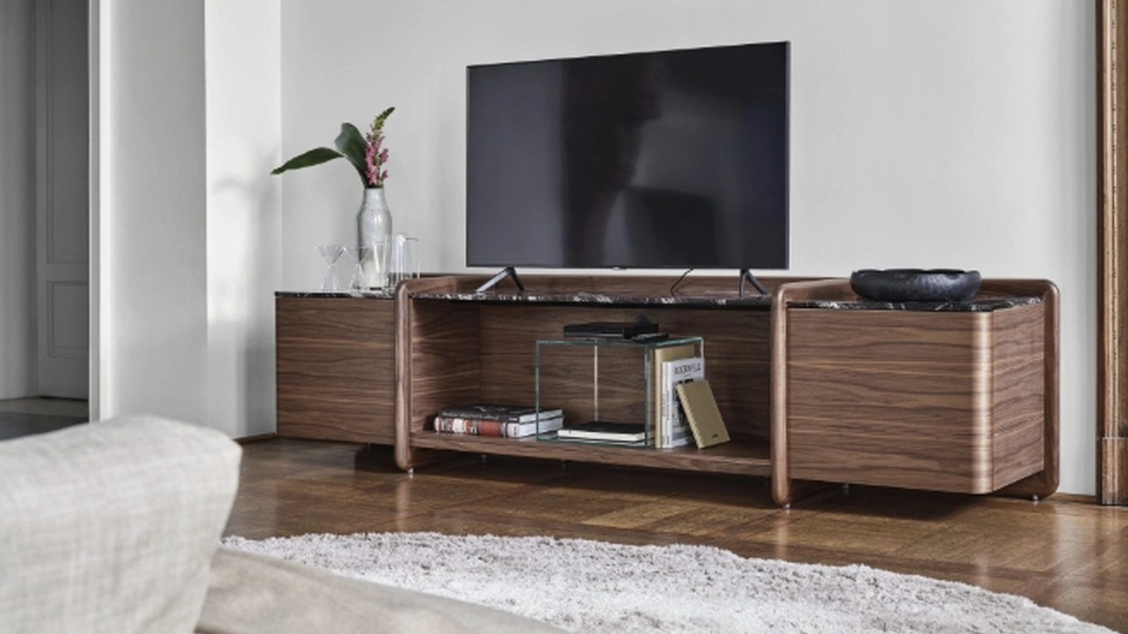 Mobile Porta Tv Akeru TV di Porada