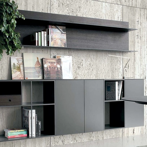 Parete Attrezzata in HPL e vetro laccato antracite con boiserie in HPL rovere affumicato Atelier configurazione 05 di Extendo