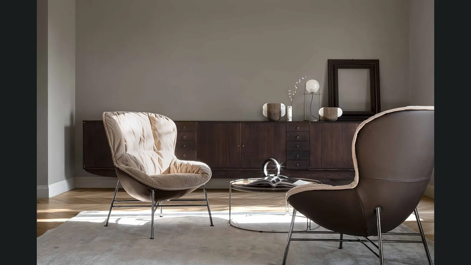 Poltrona in tessuto con gambe in metallo Softy di Ditre Italia