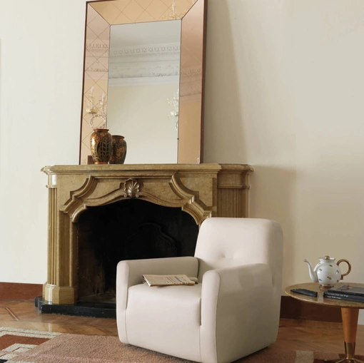 Poltrona in pelle con struttura in legno Clubina di Estel