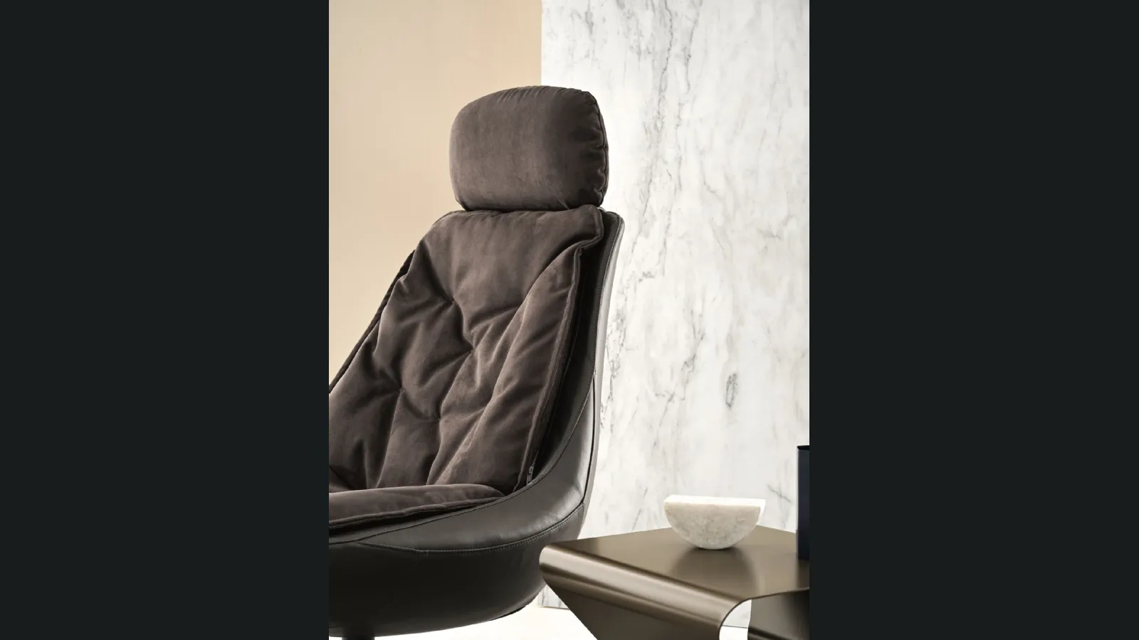 Poltrona Daya in ecopelle di Bontempi