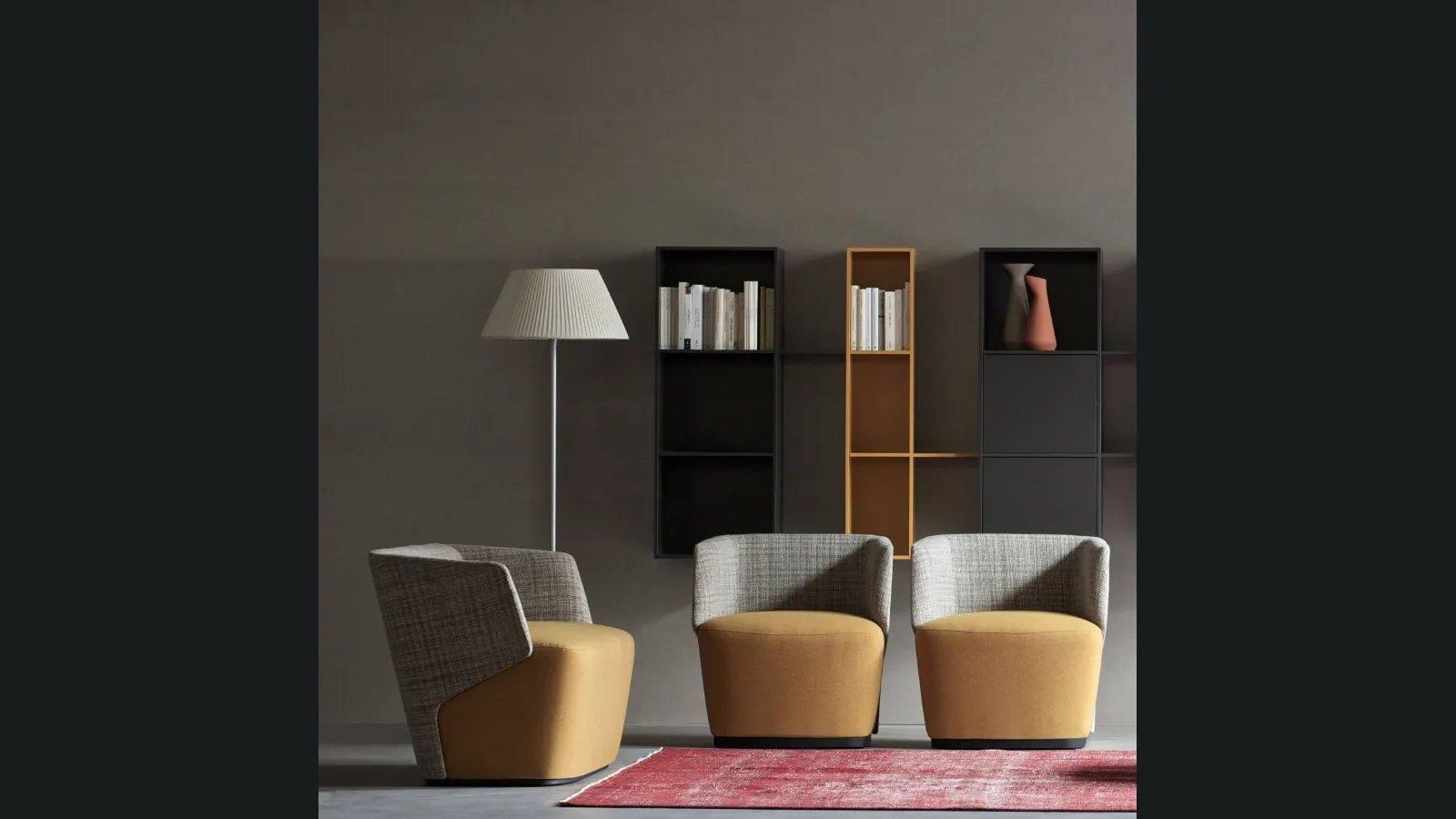 Poltroncina in tessuto Embrasse di Estel