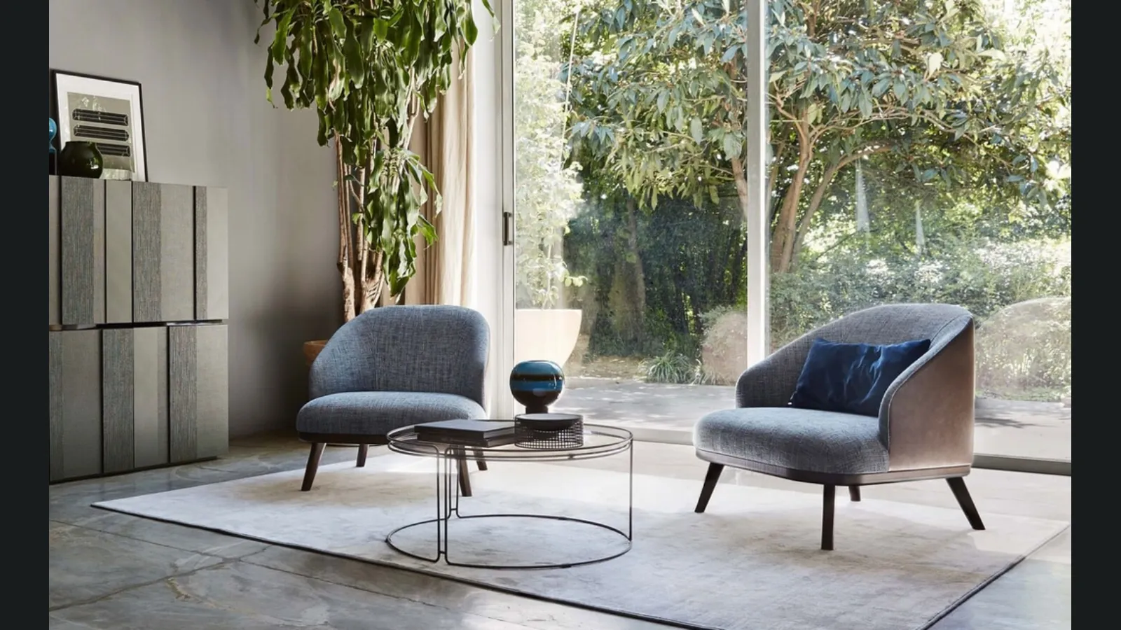 Poltroncina in tessuto con struttura in legno massello St Tropez di Ditre Italia