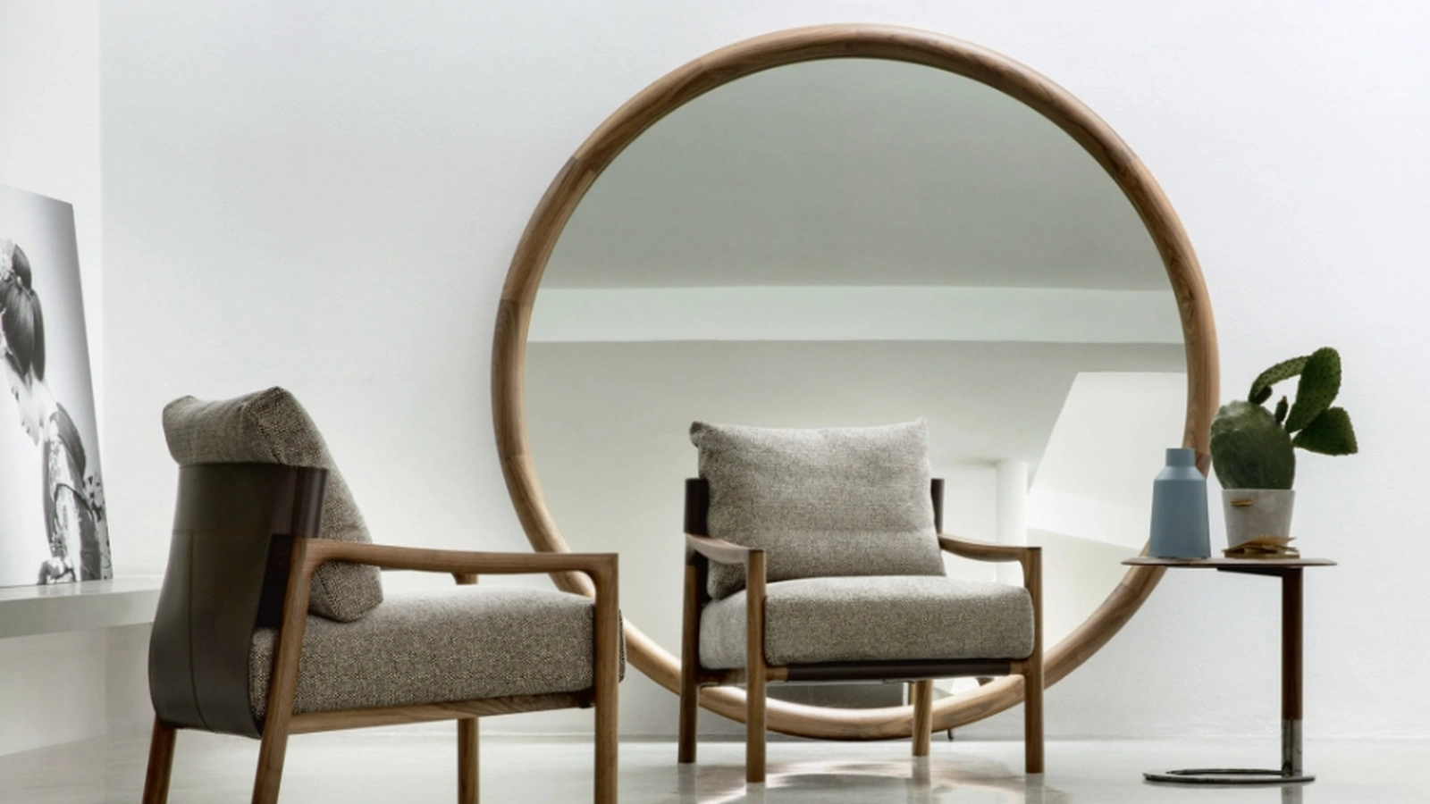 Poltrona Vera in tessuto, cuoio e legno di Porada