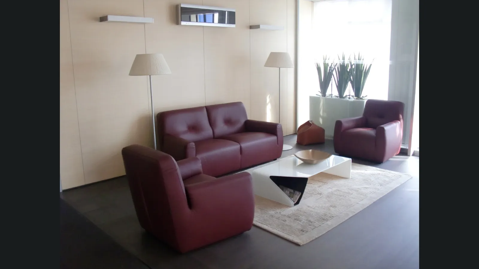 Salotto lineare in pelle Clubina di Estel