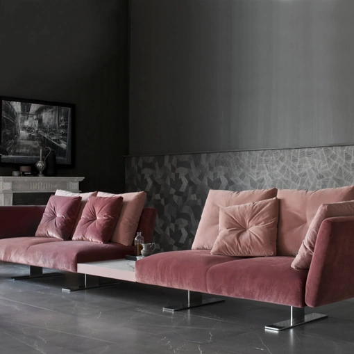 Divano lineare in tessuto con piedi in metallo dal design minimale Saint Barth di Estel