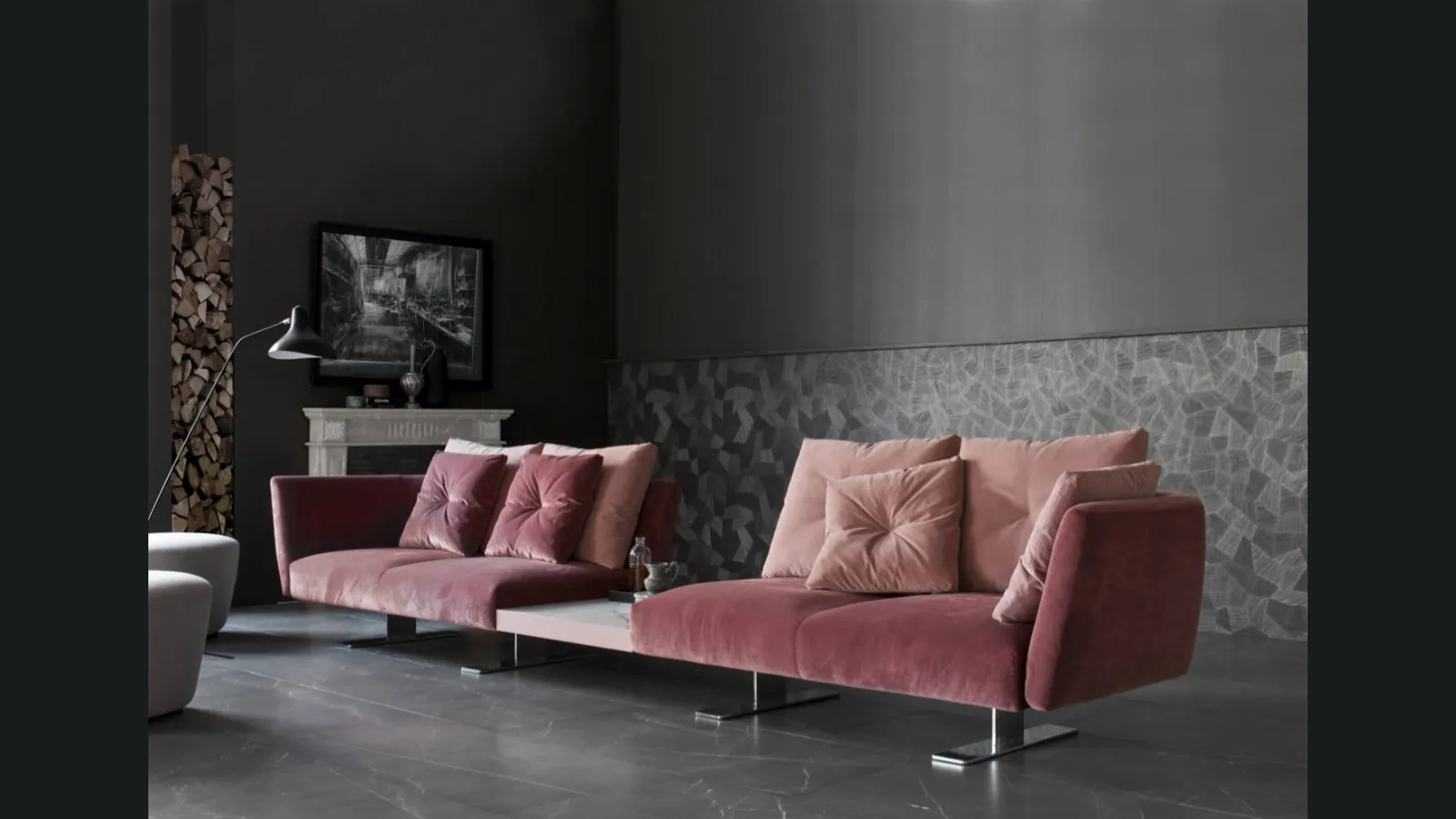 Divano lineare in tessuto con piedi in metallo dal design minimale Saint Barth di Estel