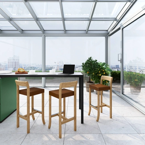 Sgabello in legno con schienale Big Jim di Estel