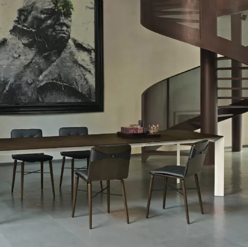 Sedia Kate con monoscocca in legno con o senza cuscino trapuntato e gambe in legno massello di Bontempi