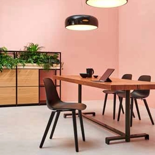 Sedia in polipropilene con gambe in legno massello Pola di Estel