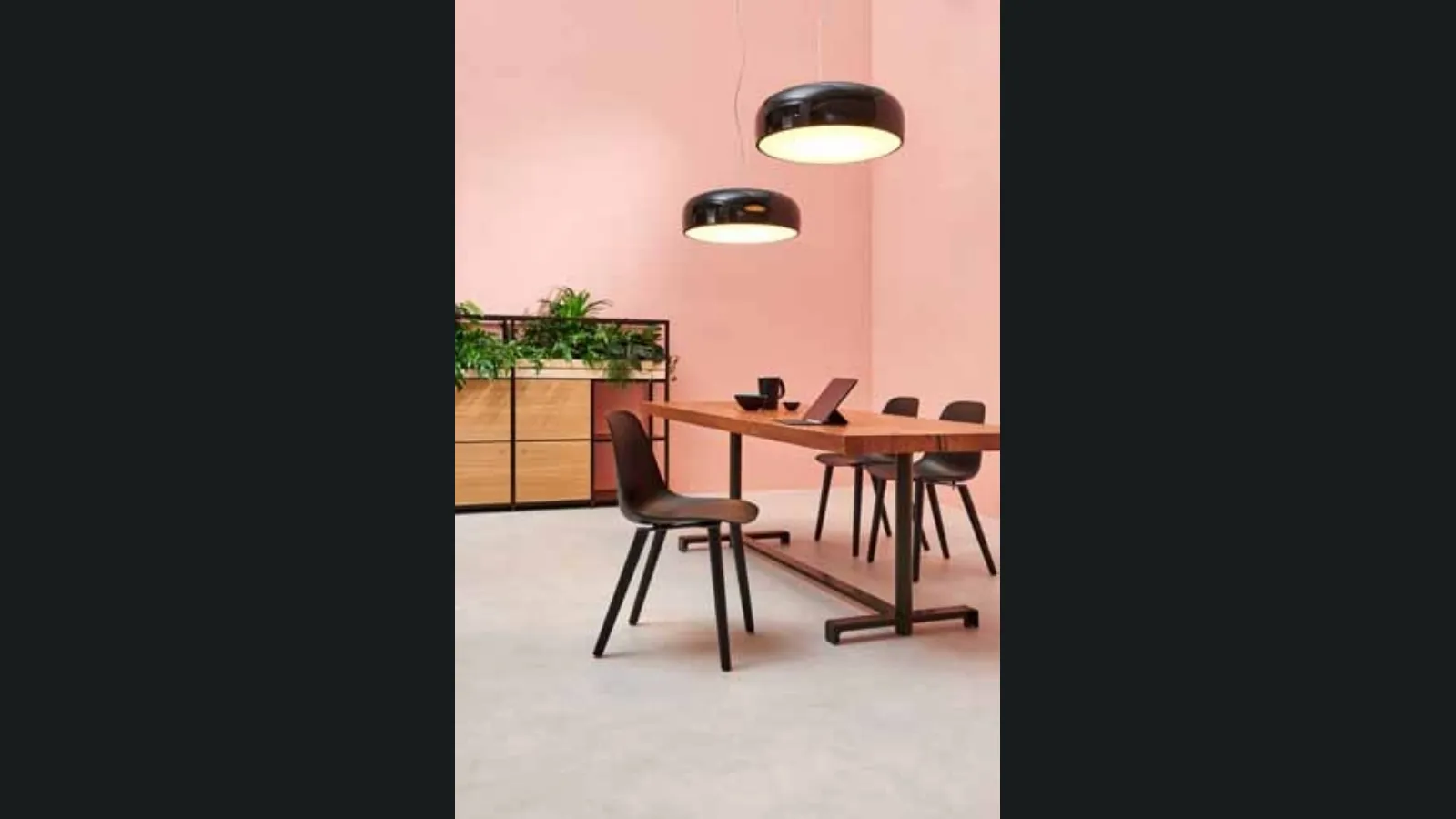 Sedia in polipropilene con gambe in legno massello Pola di Estel