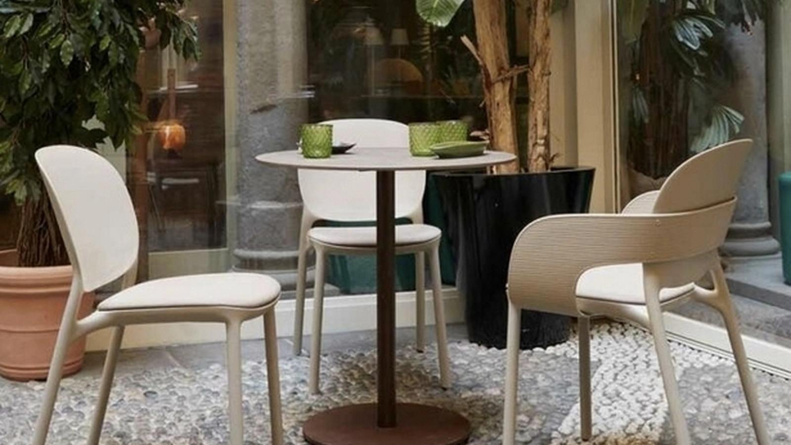 Sedia Hug in polipropilene con e senza braccioli di Sedie Brianza