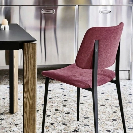 Sedia Joe in tessuto con gambe in metallo di Sedie Brianza