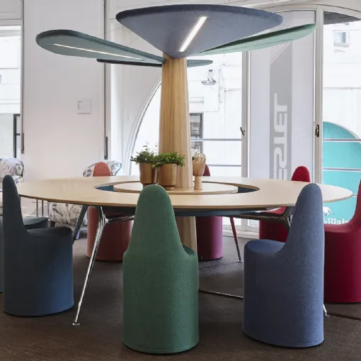 Sedia di design con schienale dalla forma ergonomica Landscape di Estel