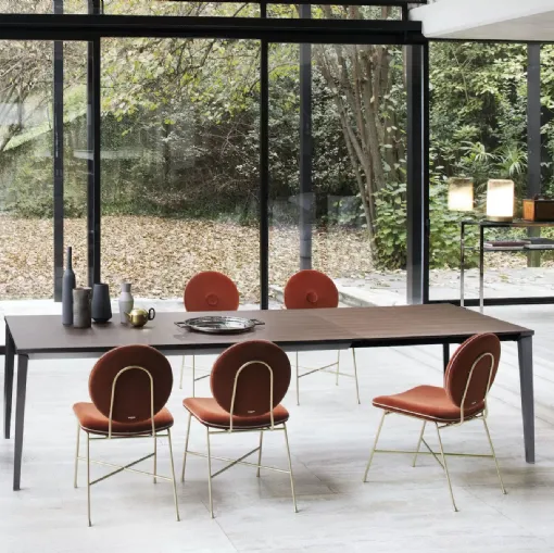 Sedia con o senza braccioli Penelope in tessuto imbottito e struttura in acciaio di Bontempi