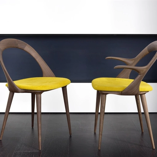 Sedia di design in legno massello con seduta rivestita in tessuto Ester di Porada