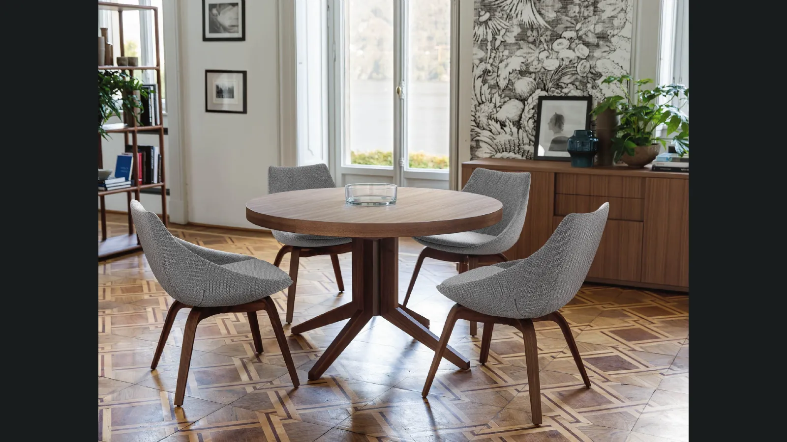 Sedia in tessuto con struttura in legno massello Penelope di Porada