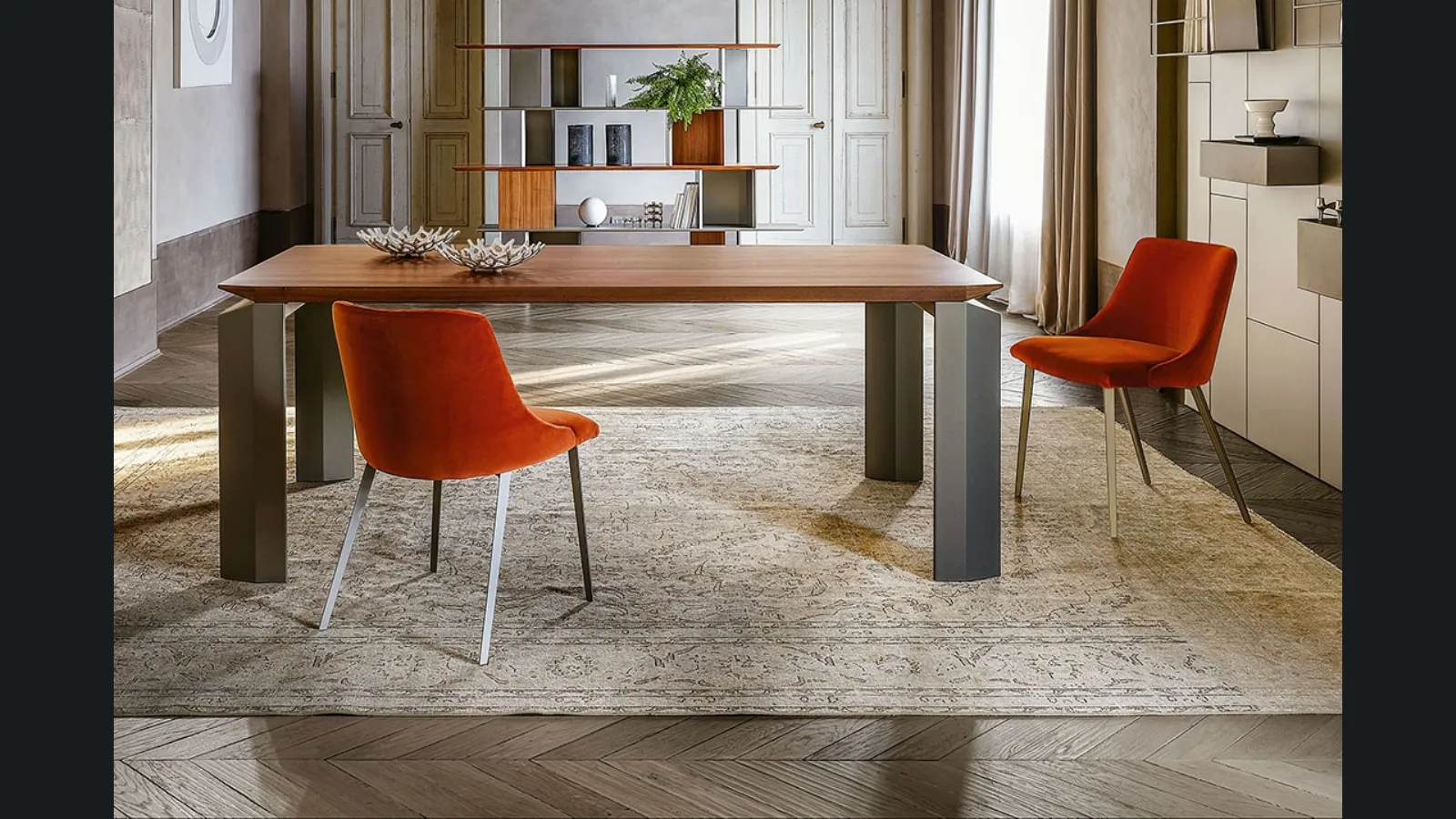 Sedia Asana in velluto con gambe in metallo di Ronda Design