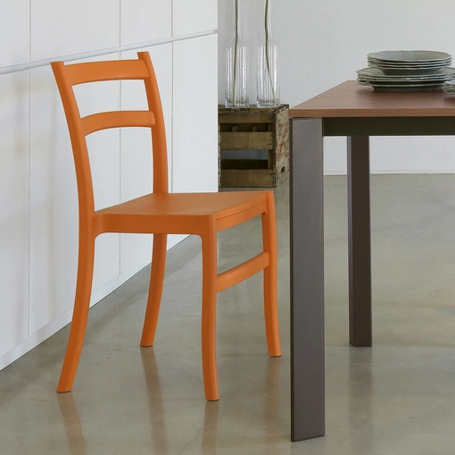 Sedia impilabile in polipropilene Amalia di Ponti Terenghi