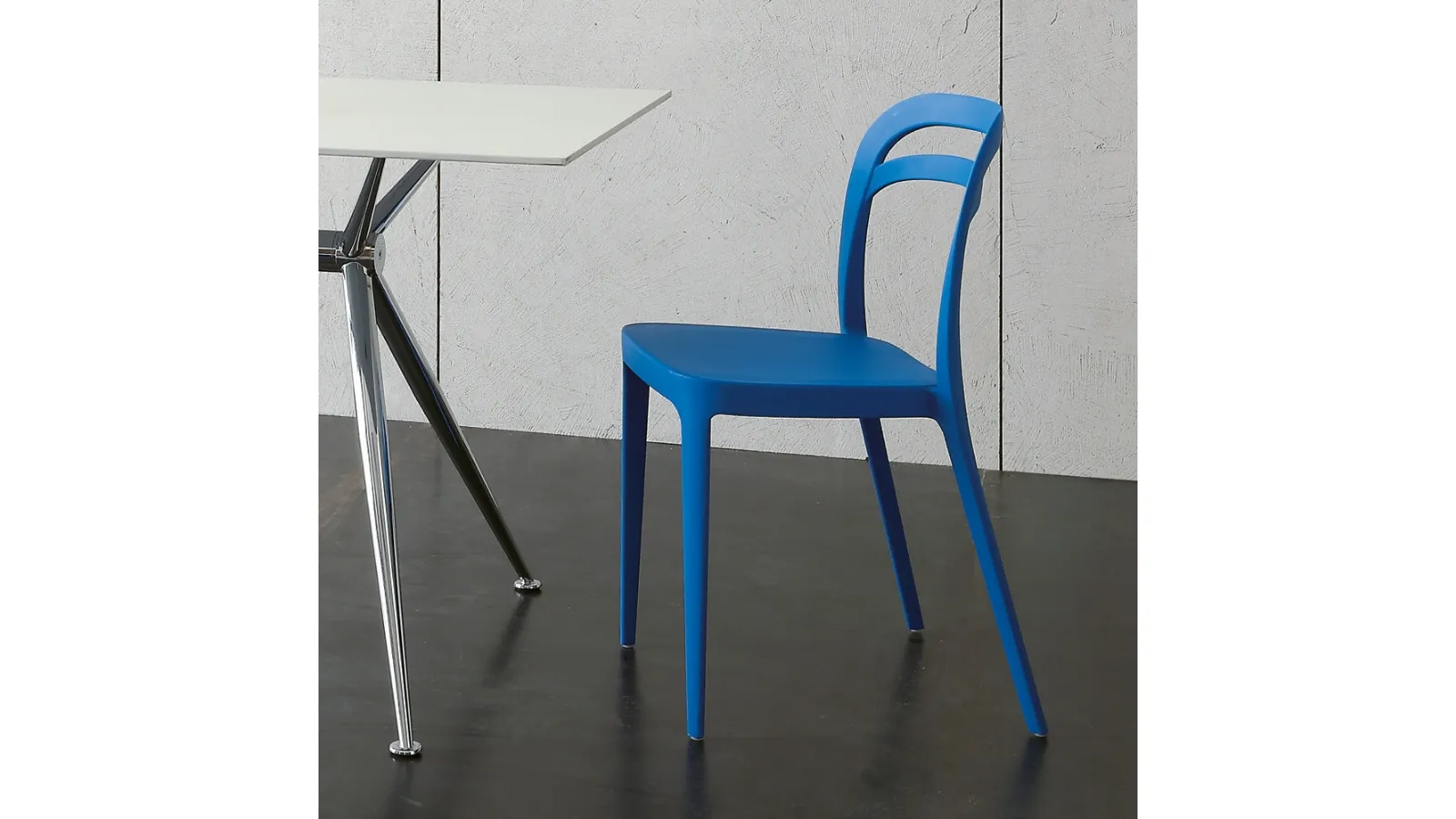 Sedia impilabile in polipropilene di Ponti Terenghi