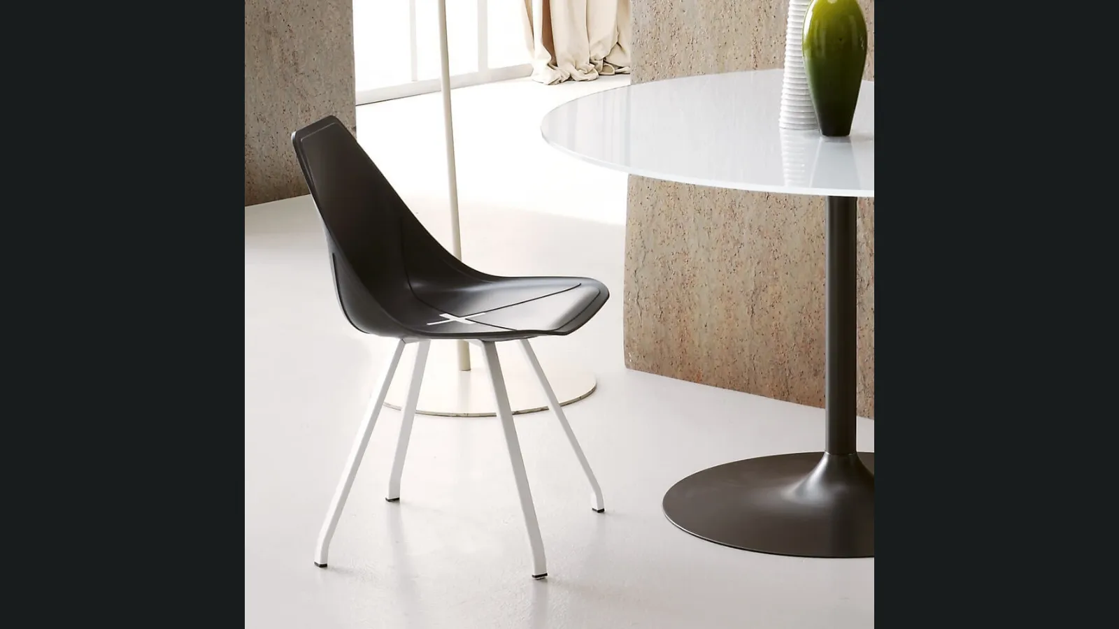 Sedia in polipropilene Emma di Ponti Terenghi