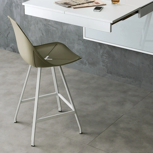 Sgabello in polipropilene e metallo Sam di Ponti Terenghi