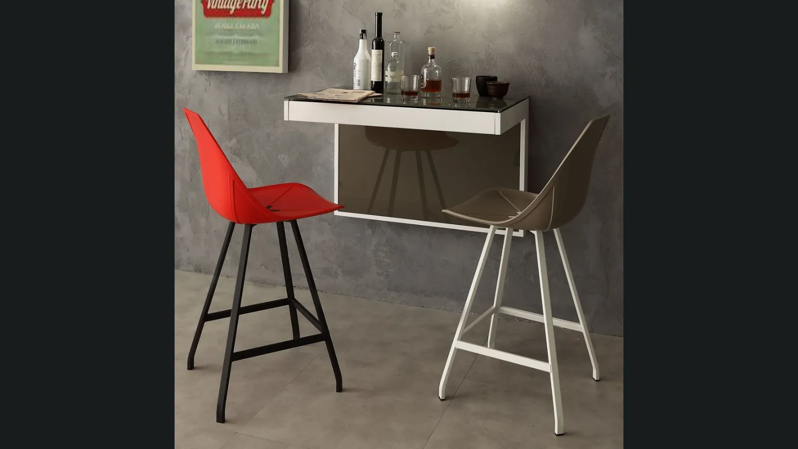 Sgabello in polipropilene e metallo Sam di Ponti Terenghi