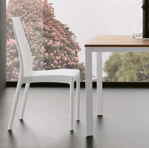 Sedia impilabile in polipropilene goffrato Nicole di Ponti Terenghi