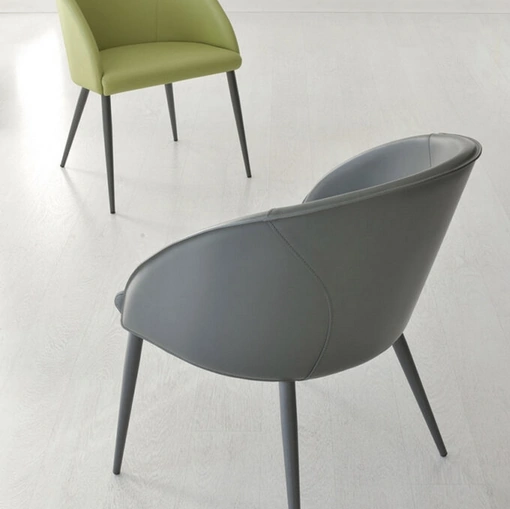 Sedia Kim in ecopelle con gambe in metallo di Sedie Brianza