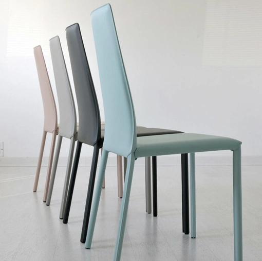 Sedia Monica rivestita in ecopelle colorata di Sedie Brianza