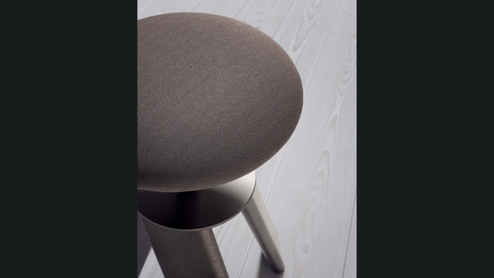 Sgabello regolabile in altezza Squid di Presotto