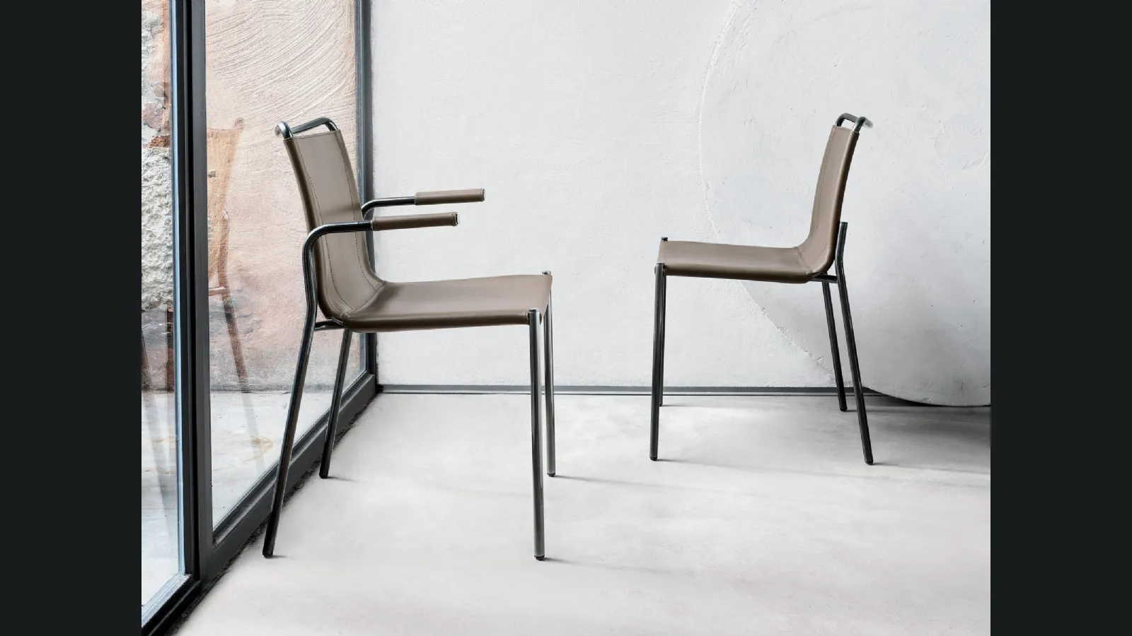 Sedia Shape in cuoio di Bontempi