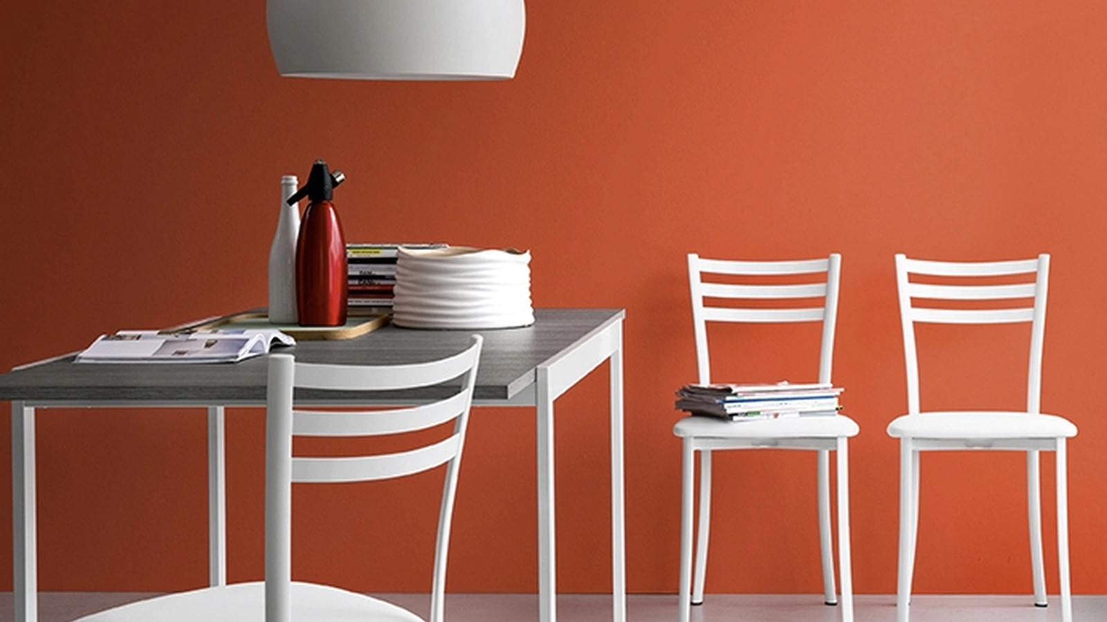 Sedia Spice in metallo con seduta in tessuto imbottito di Sedie Brianza