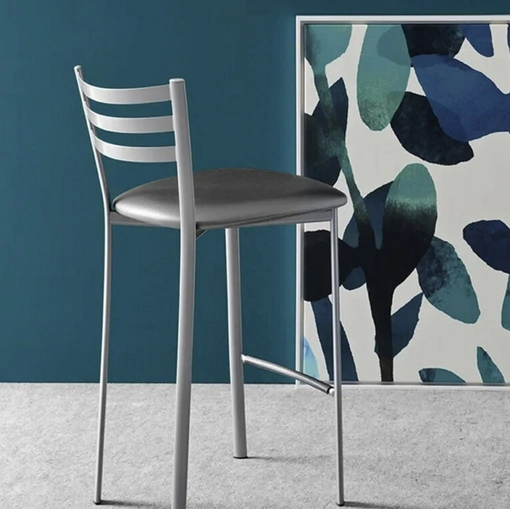 Sgabello Spice SG in metallo con seduta in ecopelle imbottita di Sedie Brianza