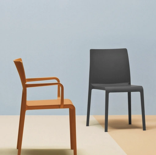 Sedia Volt con o senza braccioli in polipropilene di Sedie Brianza