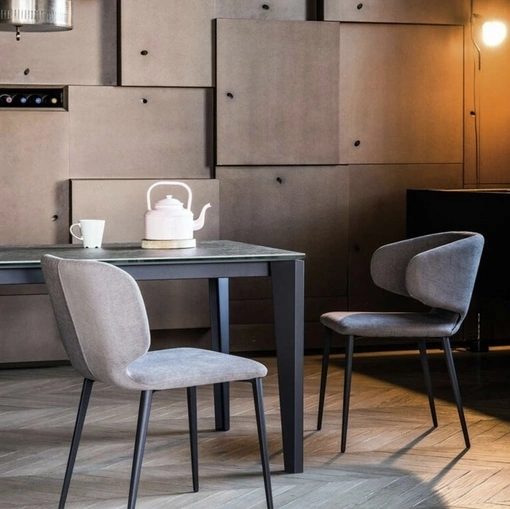 Sedia Wrap in tessuto imbottito di Sedie Brianza