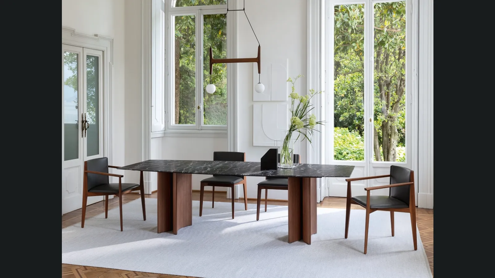 Tavolo con top in marmo Alan di Porada