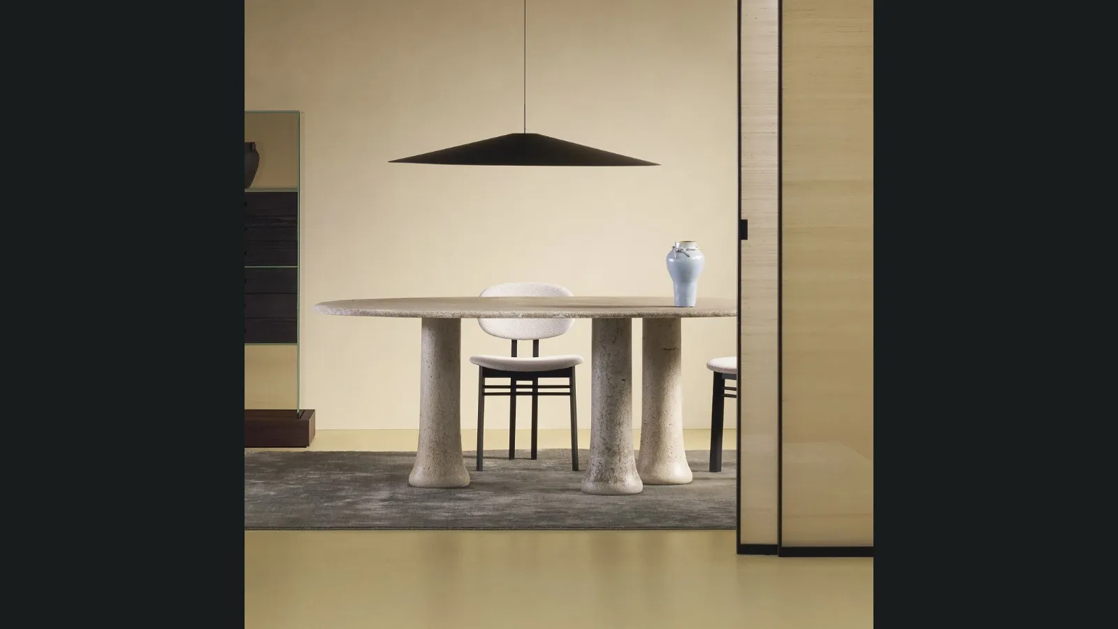 Tavolo Babar in vetro riciclato e graniglia di Glas Italia