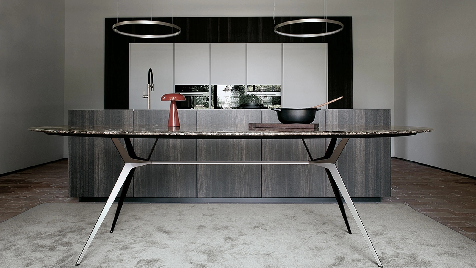 Tavolo Balance configurazione 01 con top in marmo Emperador Dark e telaio in acciaio bronzo di Extendo