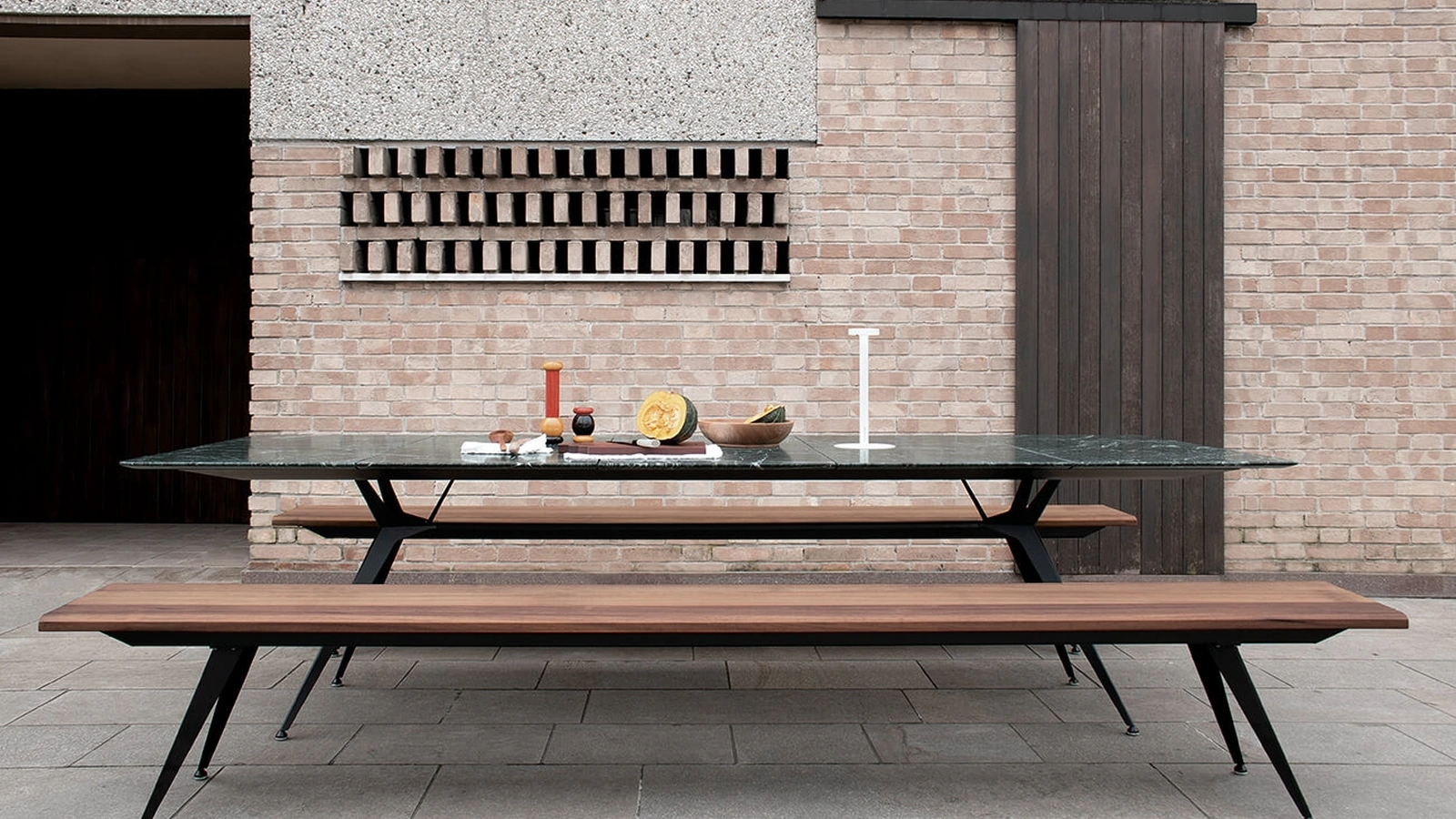 Tavolo Balance configurazione 03 con top in marmo Verde Alpi di Extendo