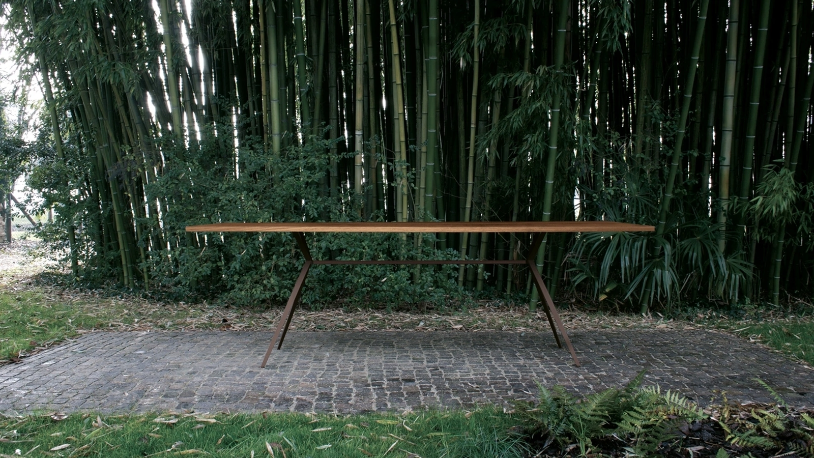 Tavolo Balance configurazione 06 con top in legno massiccio iroko outdoor e telaio in acciaio corten di Extendo