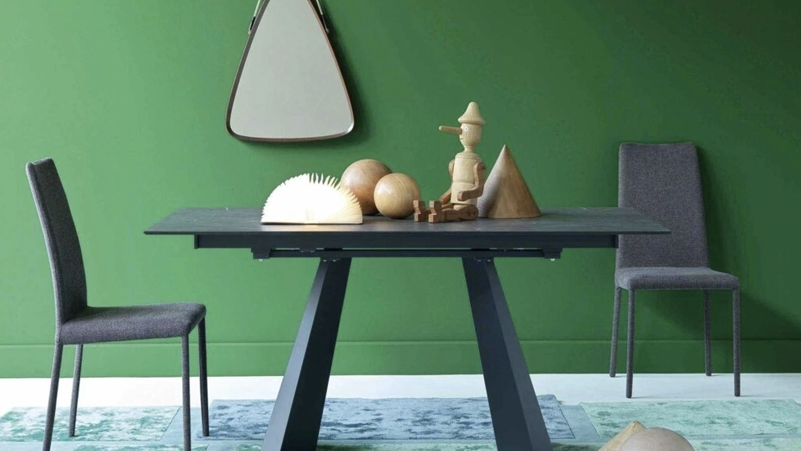 Tavolo allungabile Bluma con top in HPL finitura Ardesia con gambe in alluminio di Sedie Brianza